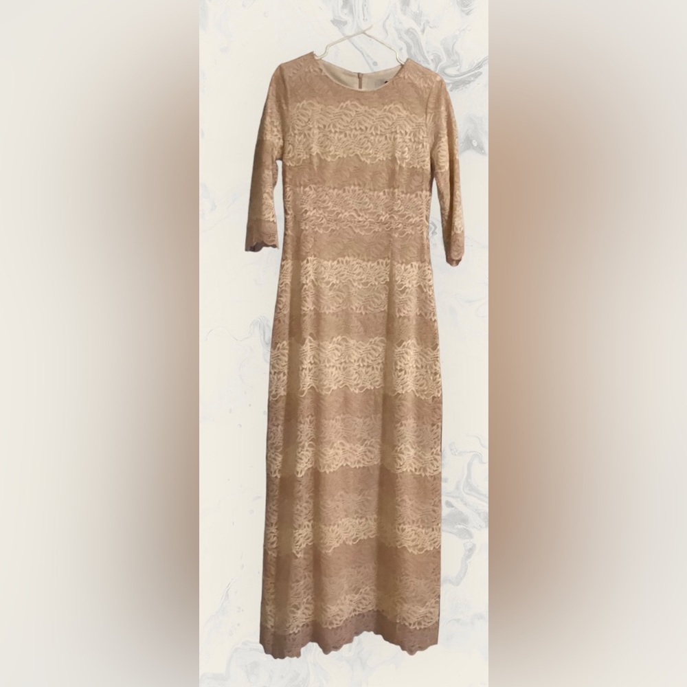 Dainty Jewells Boutique Laced Long Dress. Size Large 10/12 **SOLD**